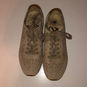 OTBT Tennis Shoes SIZE 7